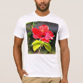 美しい赤芸術的色の熱帯ハイビスカスの花 Tシャツ (正面)