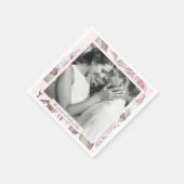 美しい赤面ピンクのバラと写真結婚の スタンダードカクテルナプキン (角)