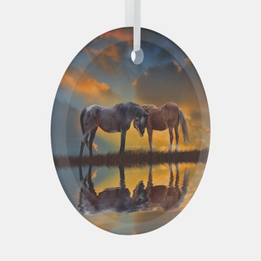 美しい野生の馬と水 ガラスオーナメント (正面右)