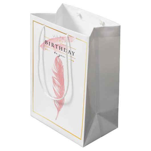 美しい鉛筆画のピンクの羽の誕生日 ミディアムペーパーバッグ (裏面アングル)
