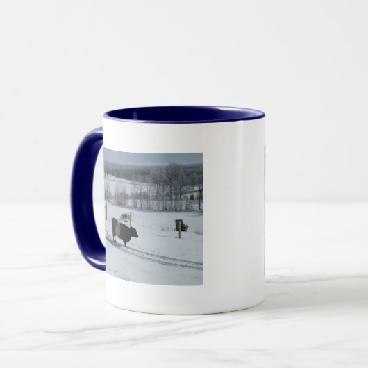 美しい雪の中のベルテッドガロウェイ牛 マグカップ (正面左)