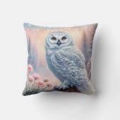 美しい雪フクロウ、ピンクの花。編集可能な名前 クッション (裏面)