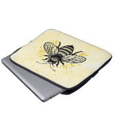 美しい電子機器バッグを越えて Bee-yond Beautiful Electronics Bag ラップトップスリーブ (正面下部)