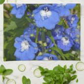 美しい青いデルフィニウムの花 キッチンタオル (折り畳み)