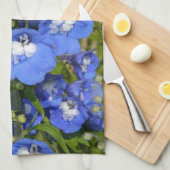 美しい青いデルフィニウムの花 キッチンタオル (四つ折り)