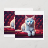 美しい青い目をしたアルビノ猫がエキゾチックな赤いソファに座っている 招待状 (正面/裏面)