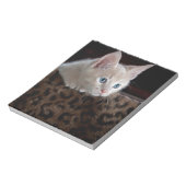 美しい青い目を持つクリームキッチン ノートパッド (回転)