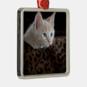 美しい青い目を持つクリームキッチン メタルオーナメント (右)