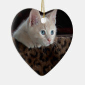 美しい青い目を持つクリーム色の子猫 セラミックオーナメント (右)