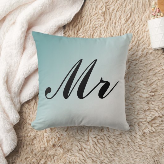 美しい青と白のグラデーションのミスターとミセス クッション (ブランケット)