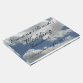 美しい青と白の雲のプリント結婚 ゲストブック (コーナー)