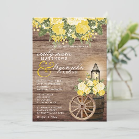 美しい風化された木製の樽と黄色の花 招待状 (スタンド正面)