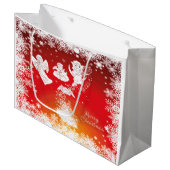 美しい飛んでいるクリスマス天使 – 白い雪 – 赤 ラージペーパーバッグ (正面アングル)