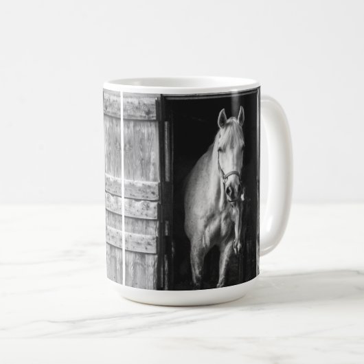 美しい馬とバーンブラックとホワイト コーヒーマグカップ (正面右)