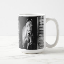 美しい馬とバーンブラックとホワイト コーヒーマグカップ