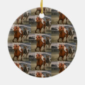 美しい馬の持ち主がレースにクラシック参加 セラミックオーナメント (裏面)