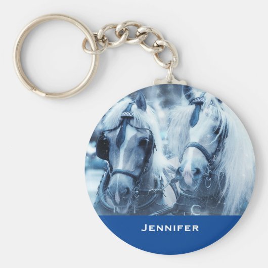 美しい馬チーム冬のドライビングフォト キーホルダー (正面)