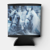 美しい馬チーム冬のドライビングフォト 缶クーラー (正面)