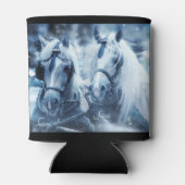 美しい馬チーム冬のドライビングフォト 缶クーラー (裏面)