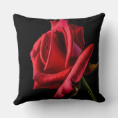 美しい鮮やかな赤のバラがクローズアップ クッション (裏面)