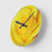 美しい黄色いバラの花びら ラウンド壁時計 (傾斜)
