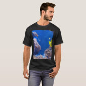 美しい黄色の魚。 Tシャツ (正面フル)