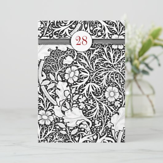 美しい黒と白のダマスク誕生日招待状 招待状 (スタンド正面)