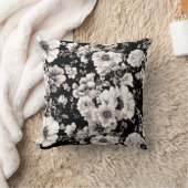 美しい黒と軽いセピア色のトーンフローラ クッション (ブランケット)