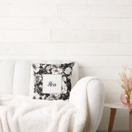 美しい黒と軽いセピア色のトーンフローラ クッション