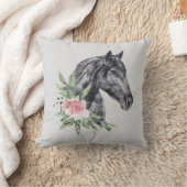 美しい黒馬の頭のポートレート水色 クッション (ブランケット)