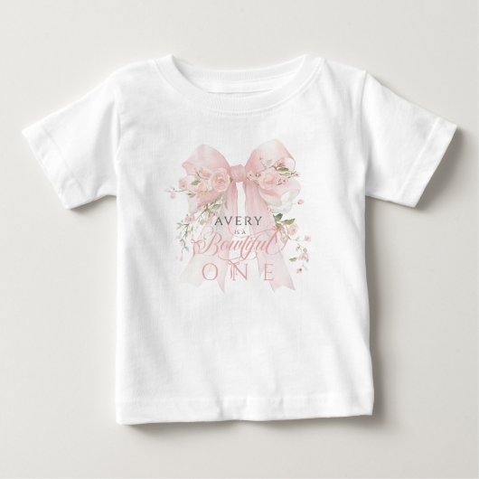 美しい1歳の誕生日フラワーボウの女の子 ベビーTシャツ (正面)