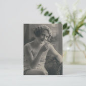 美しい1920の喫煙フラッパーの女の子の写真 ポストカード (スタンド正面)