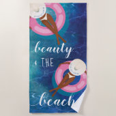 美しい&ザビーチ海アフリカンウーマンオンフロート ビーチタオル (正面)