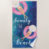 美しい&ザビーチ海コーカサス女性オンフロート ビーチタオル (正面)