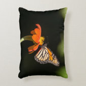 美しい(昆虫)オオカバマダラ、モナーク蝶 アクセントクッション (正面(垂直))
