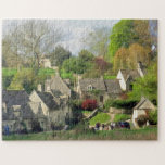 美しいBibury，コッツウォルズ，イギリスのジグソーパズル ジグソーパズル<br><div class="desc">Biburyは英国で最も撮影された村の一つと考えられている。今日考えは遠く見える遠くにかもしれないが、完成したら自分の手で楽しむある。Biburyはウィリアム・モリス(1834-96)によって「イギリスで最も美しい村」と描写されたことがある。全ての国のパスポートの内側のカバーにビバリーの写真が見られ統一された、世界で最も描かれた村となっている。このジグソーパズルはエンターテイメントを提供するだけでなく、何度も何度も楽しめる美しい記念品でもある。サイズ： 11インチx 14インチパズル、ギフトボックス付き、252ピース。丈夫な厚紙で作られ、チップボードに取り付けられたパズルは、鮮やかでフルカラーでプリントされている。パズルの楽しみ与え時間はカスタム、今日のギフトとしてのパズル!寸法： 11インチx 14インチ（252個）蓋にパズル画像を印刷した段ボール製のケースを含運む。チップボードの簡単の拭き取りクリーンな表面に頑丈な段ボール素材を搭載</div>