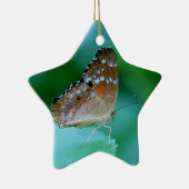 美しいDanaus Plexippus葉に蝶。 セラミックオーナメント (右)