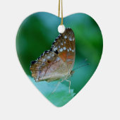 美しいDanaus Plexippus葉に蝶。 セラミックオーナメント (右)