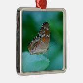 美しいDanaus Plexippus葉に蝶。 メタルオーナメント (右)