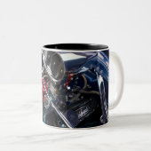 美しくきれいな車のエンジンのマグ ツートーンマグカップ (正面右)