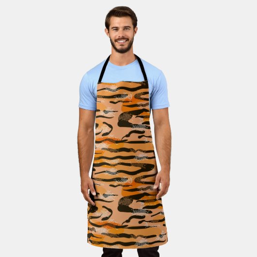 美しくシームレスな虎の柄、桃色 エプロン (着用した状態)