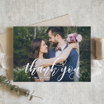 美しくモダンな書道の結婚式の写真は感謝していしています サンキューカード<br><div class="desc">あなたの婚礼の日の部分があることのためにあなたのゲストを感謝していす完全なカード。 このカスタマイズ可能郵便はがきの特徴の白くモダンな書道の上敷感謝していしています。 このデザインは他のカードでまた利用できます。</div>