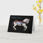 美しく白い回転木馬の馬のハッピーイースター カード (黄色い花)