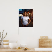 美しく美しい巻き毛の女性モデル ポスター (キッチン)