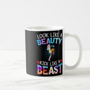 美しく見えて獣のように蹴るTシャツ 女性 キックボクサー コーヒーマグカップ