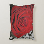 美しく赤いバラ アクセントクッション (正面(垂直))
