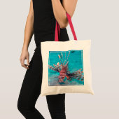 美しく赤いライオンの魚 トートバッグ (正面(商品))