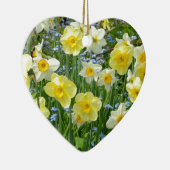 美しく黄色いラッパスイセンの庭 セラミックオーナメント (右)