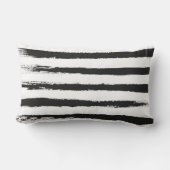 美しく黒いブラシストロークは2つの赤いハートと縞で飾ります ランバークッション (裏面)