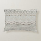 美しく、繊細で、白いレースの織物を詰め込む。  アクセントクッション (裏面)